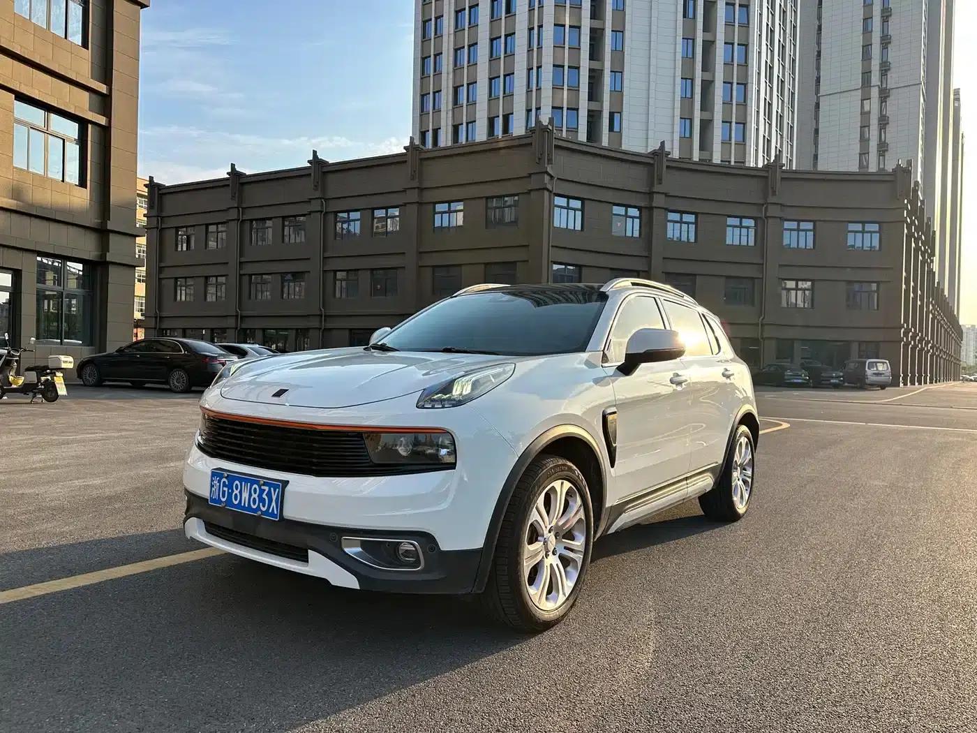 Lynk & Co 01 2017 2.0T 2WD Pro Edition — миниатюра 1