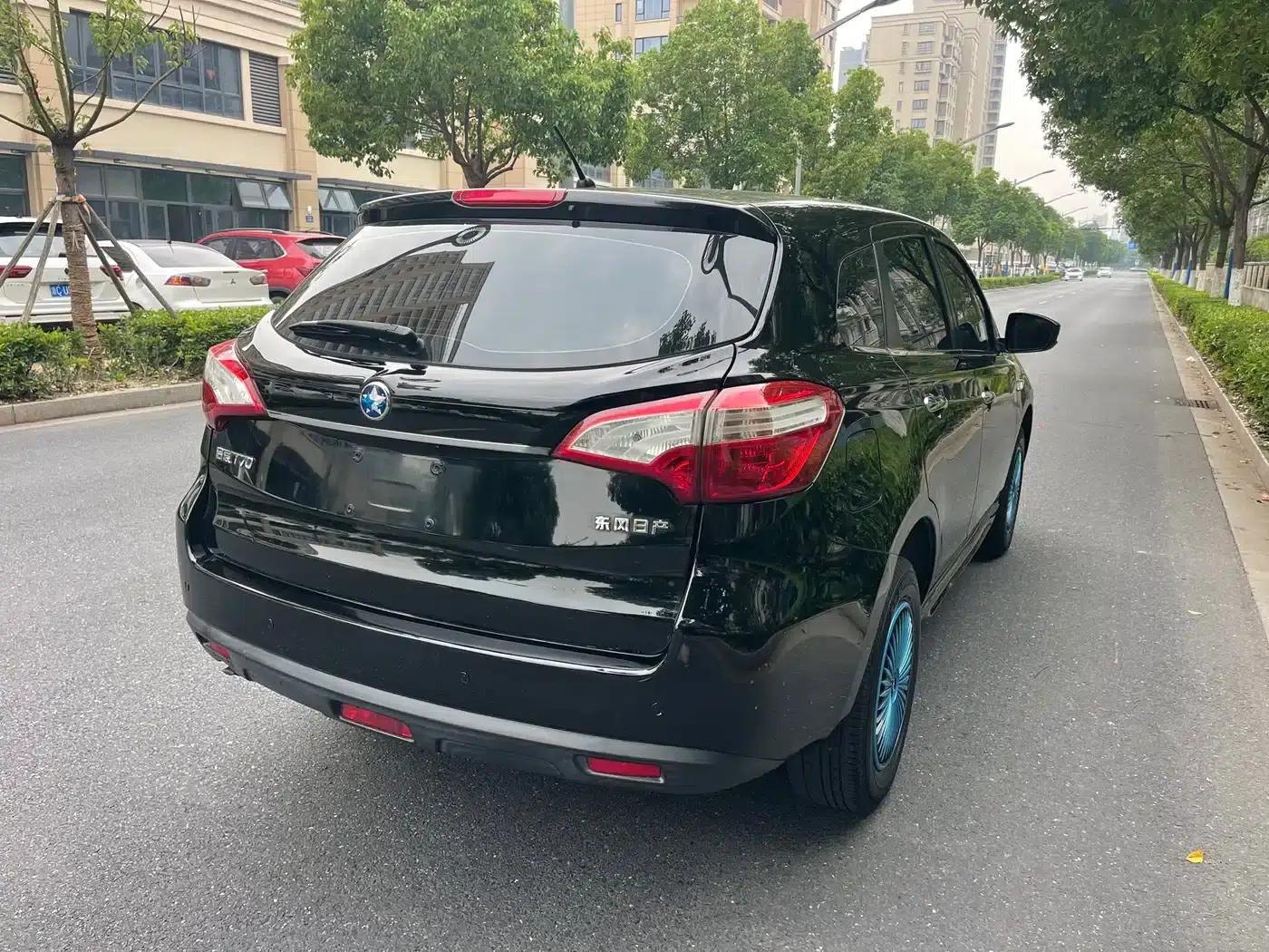 Venucia T70 2015 1.6L Manual Ruixing Edition — миниатюра 5
