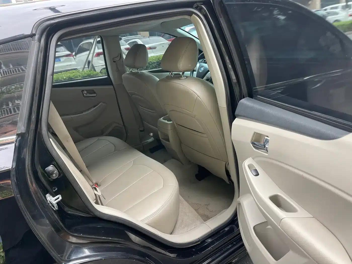 Venucia T70 2015 1.6L Manual Ruixing Edition — миниатюра 7