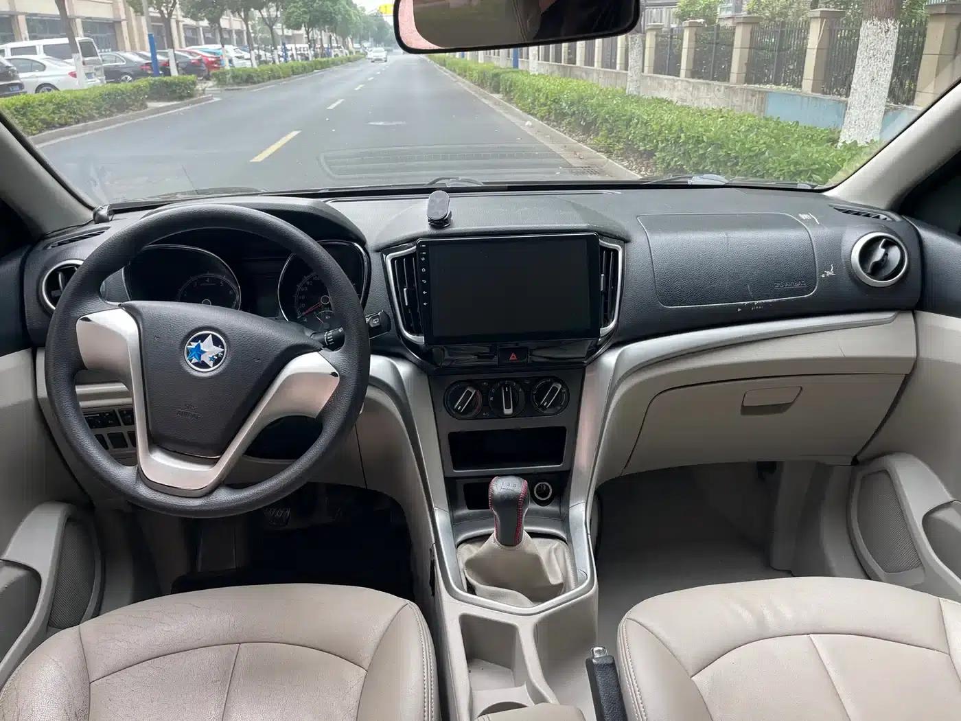 Venucia T70 2015 1.6L Manual Ruixing Edition — миниатюра 8