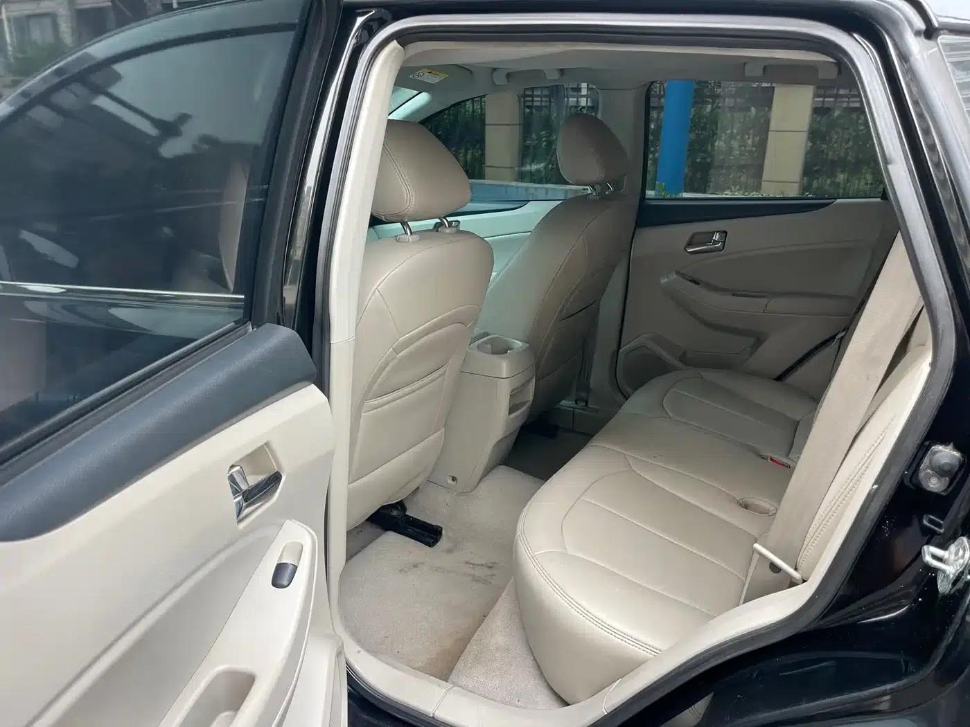 Venucia T70 2015 1.6L Manual Ruixing Edition — миниатюра 10