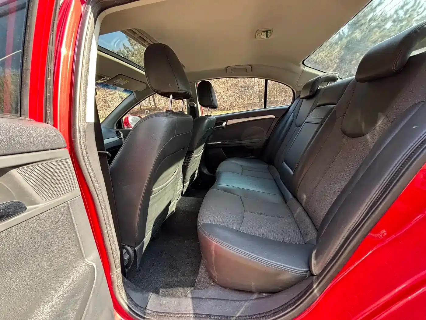 Roewe 350 2013 Model 350C 1.5L Automatic Delight Edition — миниатюра 8