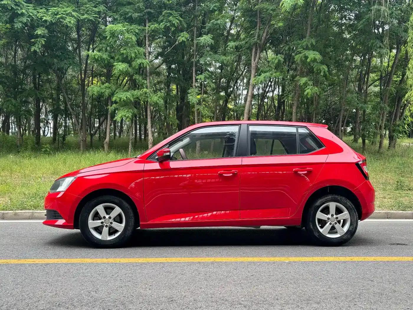 Fabia 2015 1.4L Automatic Forward Edition — миниатюра 3