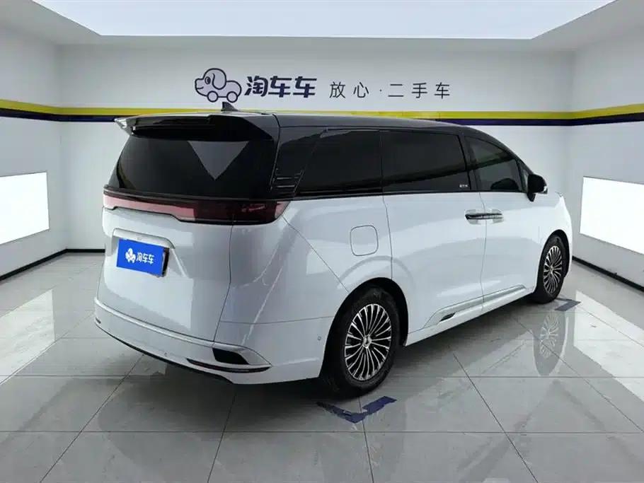 Denza D9 2022 DM-i 970 AWD Flagship Edition — миниатюра 3