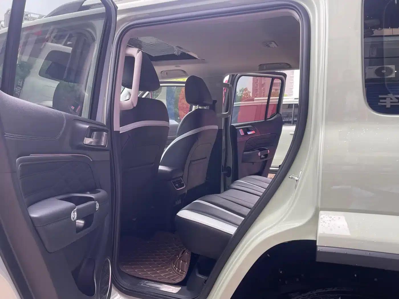 The 2021 Tank 300 City Edition 2.0T is very stylish. — миниатюра 7