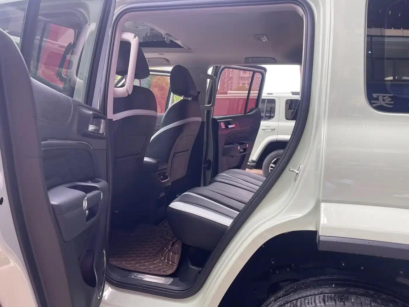 The 2021 Tank 300 City Edition 2.0T is very stylish. — миниатюра 8