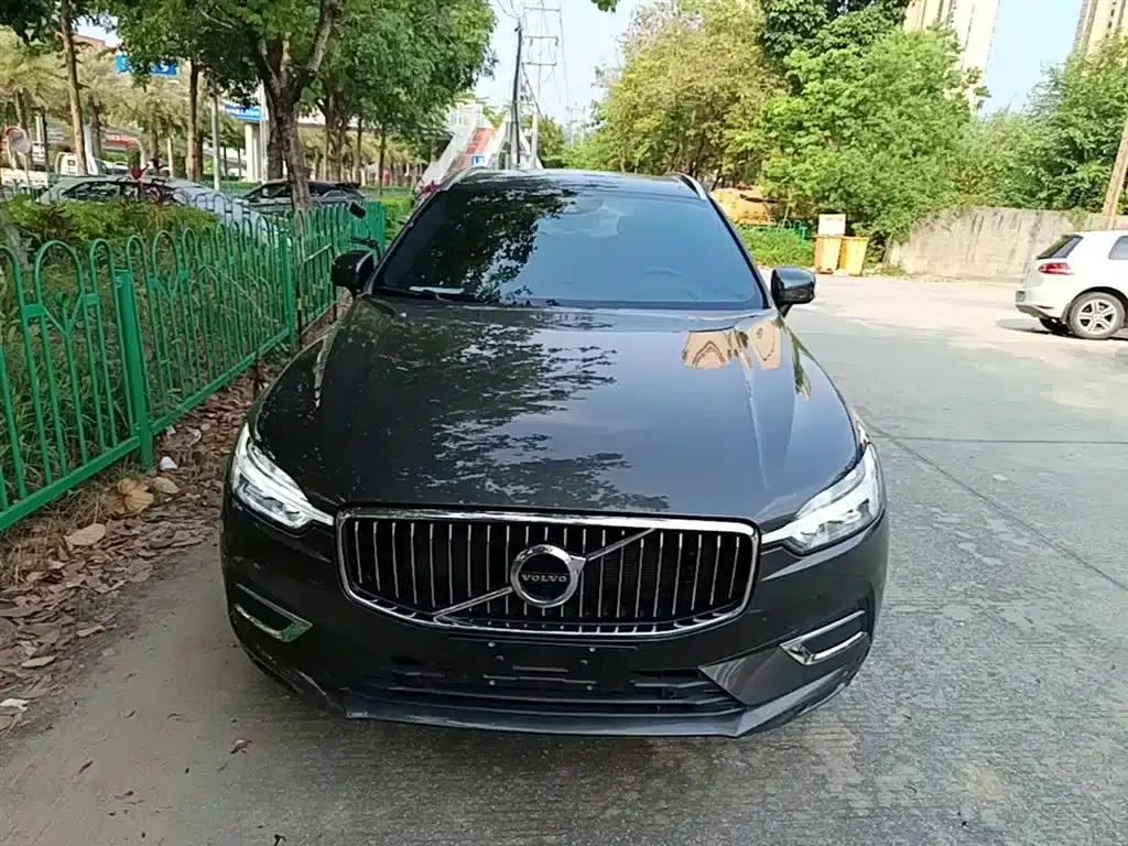 2021 Volvo XC60 T5 AWD Inscription Luxury Edition — миниатюра 3