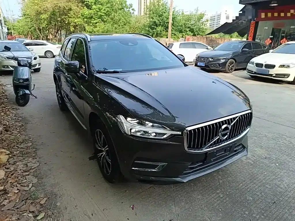 2021 Volvo XC60 T5 AWD Inscription Luxury Edition — миниатюра 4