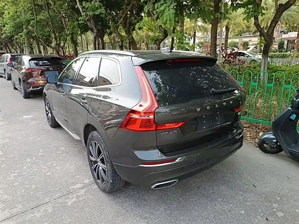 2021 Volvo XC60 T5 AWD Inscription Luxury Edition — миниатюра 5