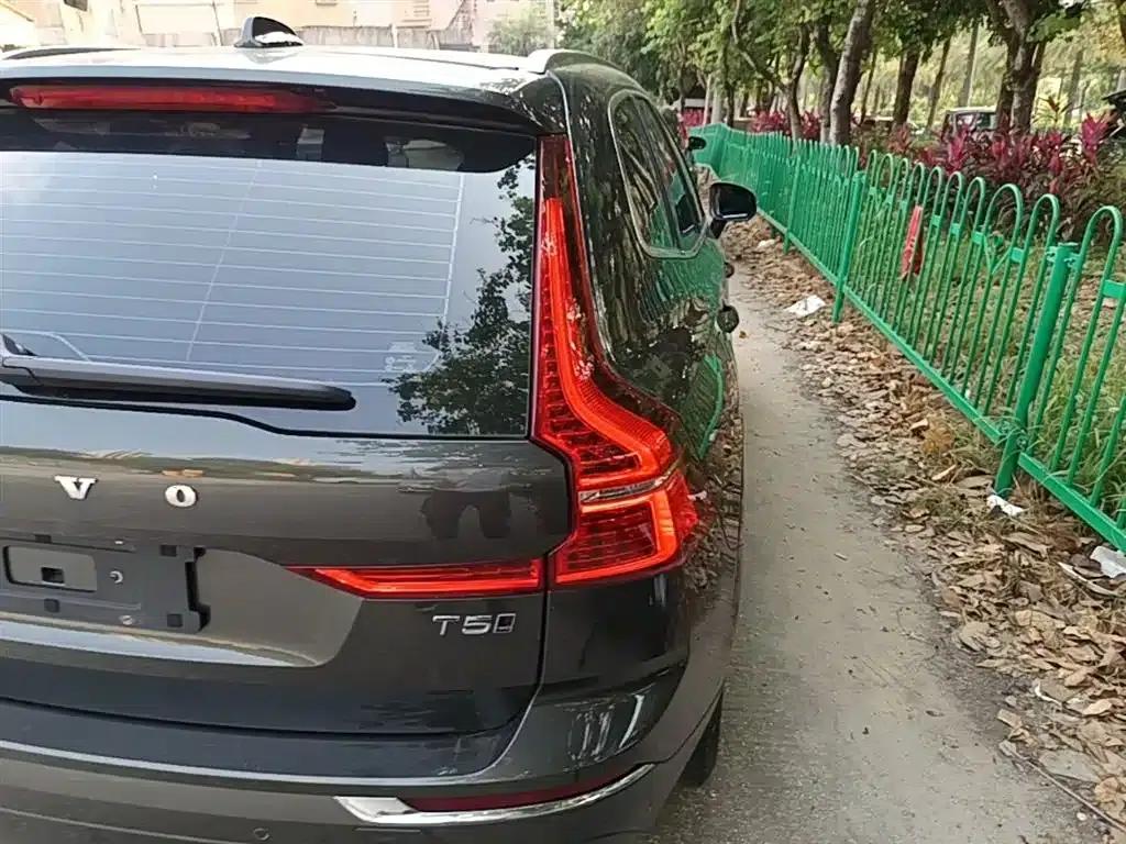 2021 Volvo XC60 T5 AWD Inscription Luxury Edition — миниатюра 8