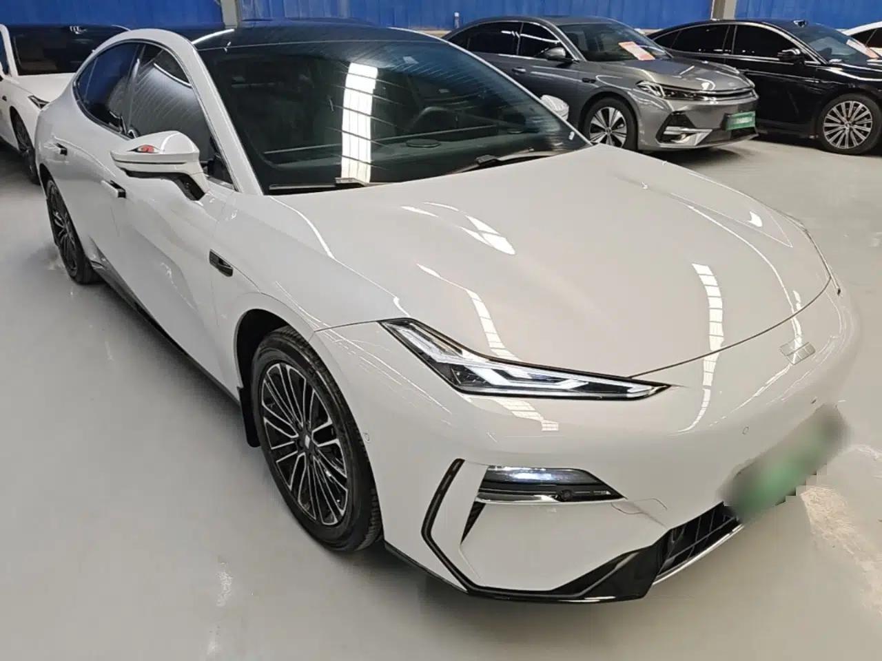 Geely Galaxy E8 2025 575 km Intelligent Driving Edition — миниатюра 3