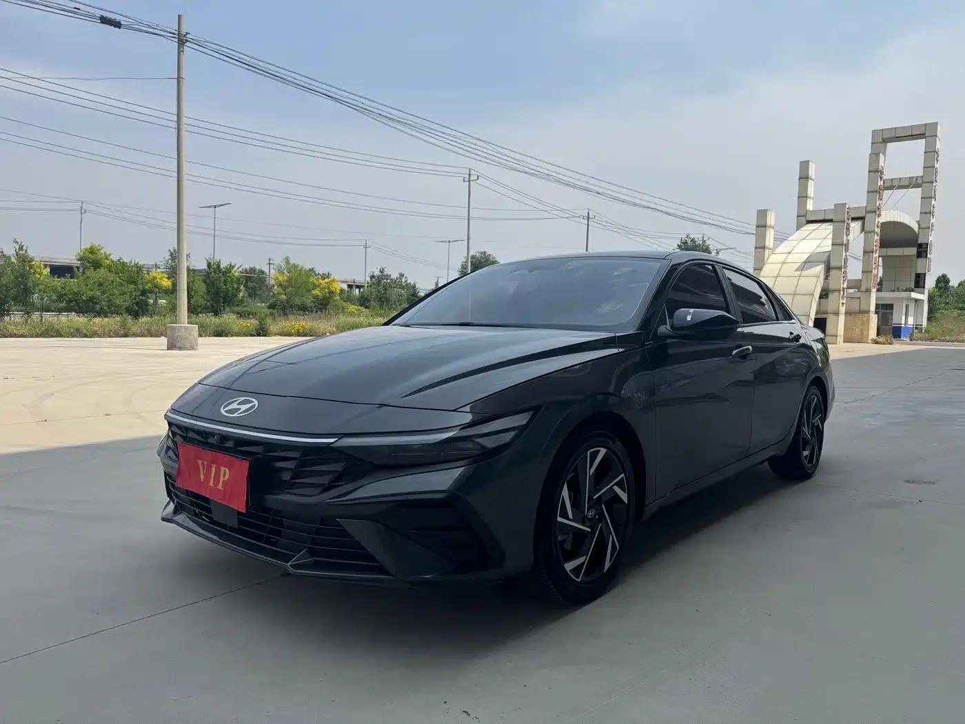 Hyundai Elantra 2023 1.5L CVT TOP Flagship Edition — миниатюра 1