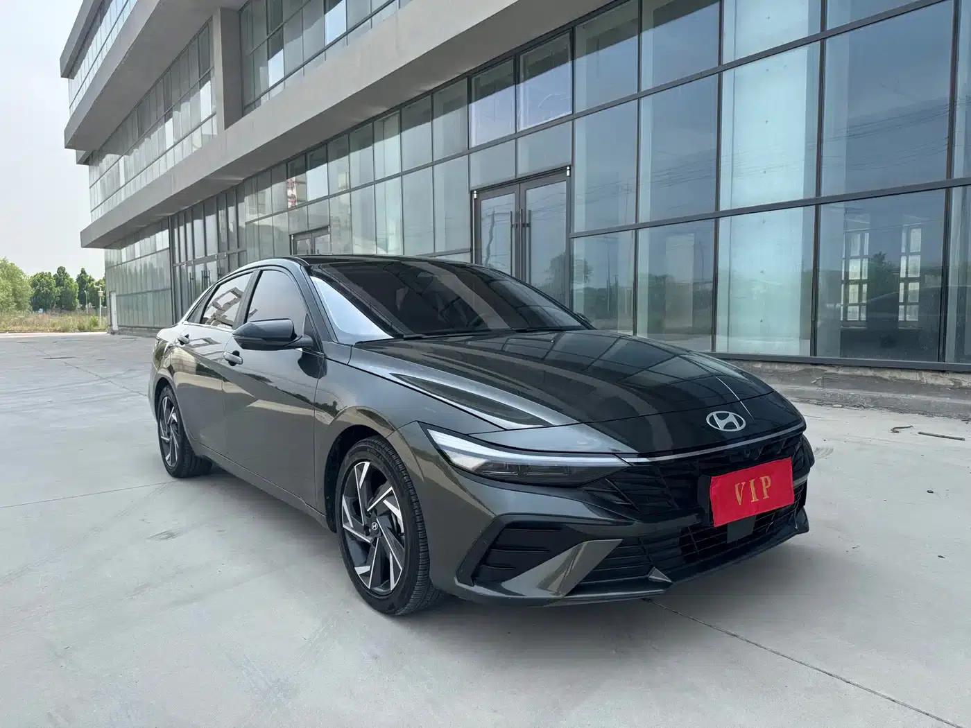 Hyundai Elantra 2023 1.5L CVT TOP Flagship Edition — миниатюра 2