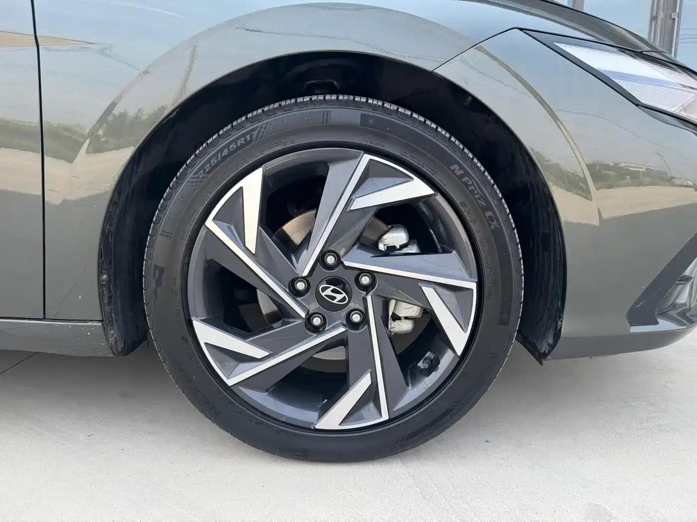 Hyundai Elantra 2023 1.5L CVT TOP Flagship Edition — миниатюра 11