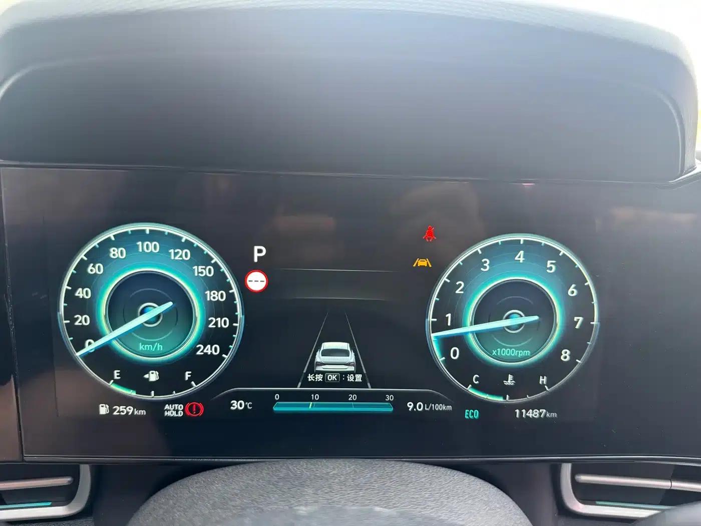 Hyundai Elantra 2023 1.5L CVT TOP Flagship Edition — миниатюра 13