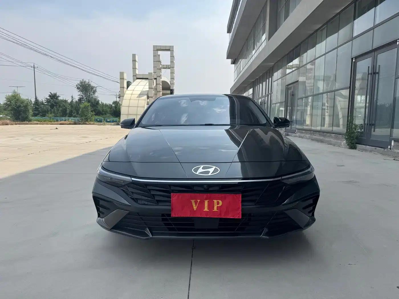 Hyundai Elantra 2023 1.5L CVT TOP Flagship Edition — миниатюра 3
