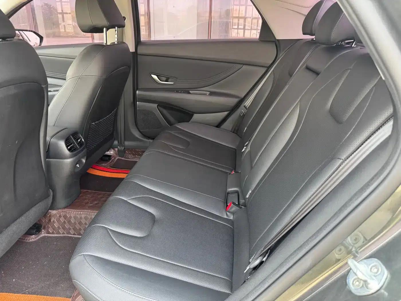 Hyundai Elantra 2023 1.5L CVT TOP Flagship Edition — миниатюра 6