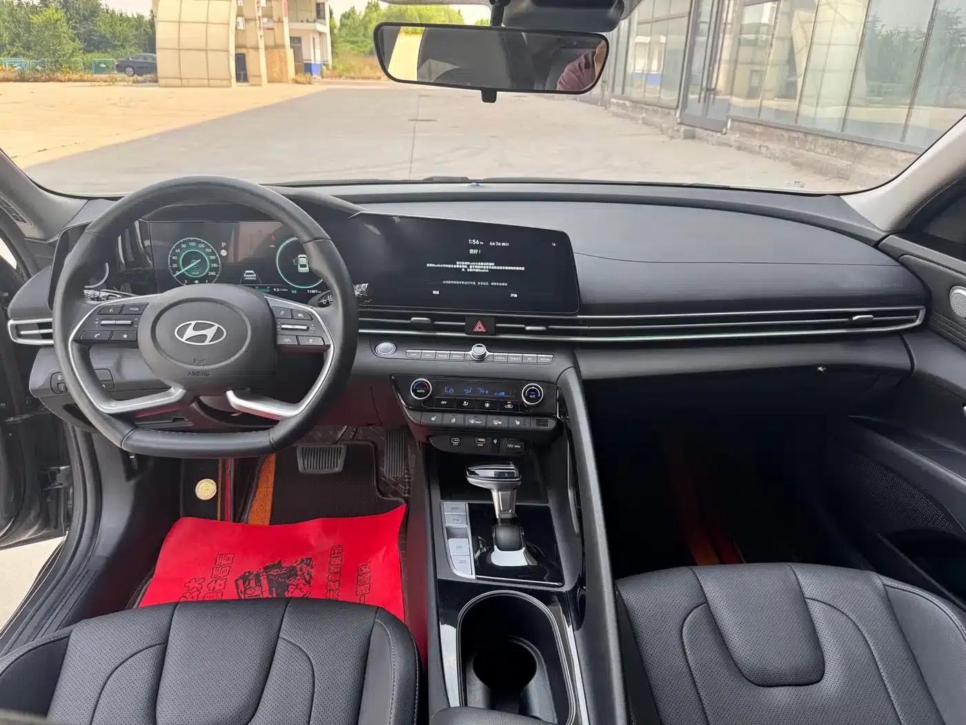 Hyundai Elantra 2023 1.5L CVT TOP Flagship Edition — миниатюра 7