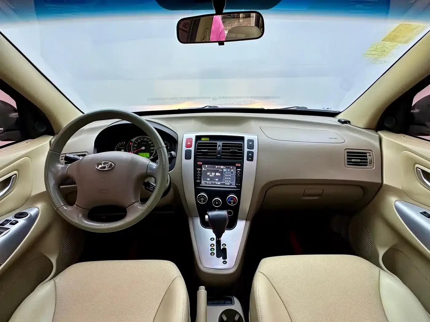 Tucson 2013 2.0L Automatic 2WD Comfort Model — миниатюра 6