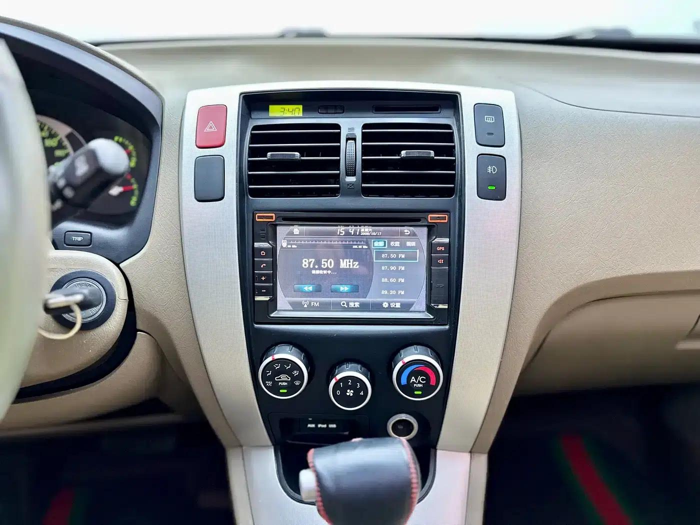Tucson 2013 2.0L Automatic 2WD Comfort Model — миниатюра 8