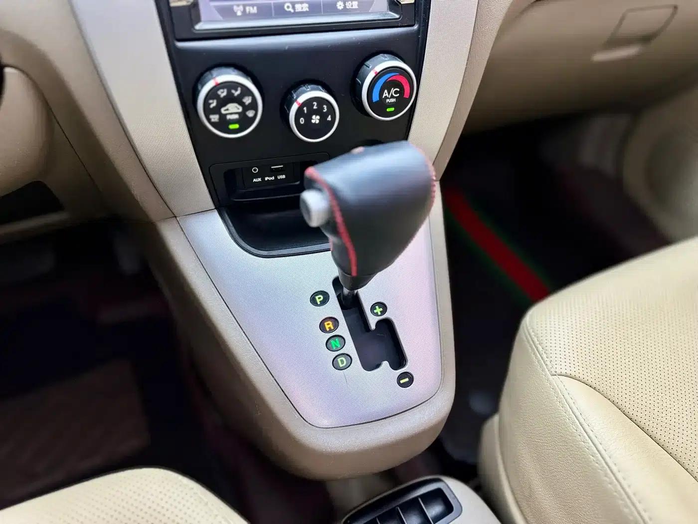 Tucson 2013 2.0L Automatic 2WD Comfort Model — миниатюра 9