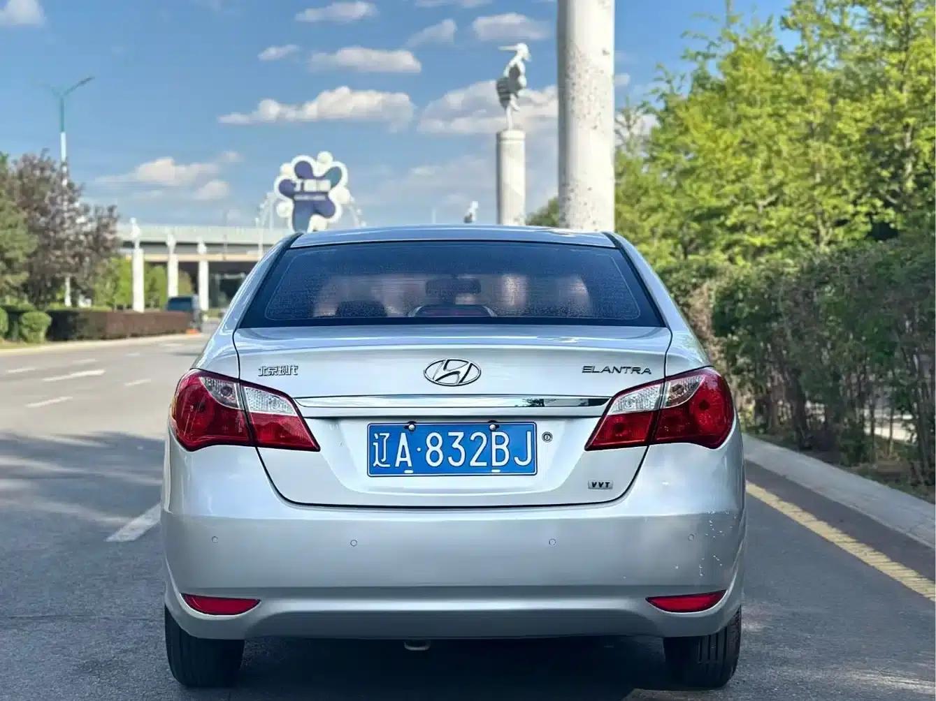 Hyundai Elantra 2011 1.6L Automatic Comfort Model — миниатюра 5