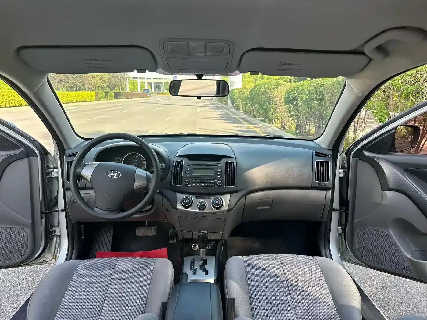 Hyundai Elantra 2011 1.6L Automatic Comfort Model — миниатюра 8