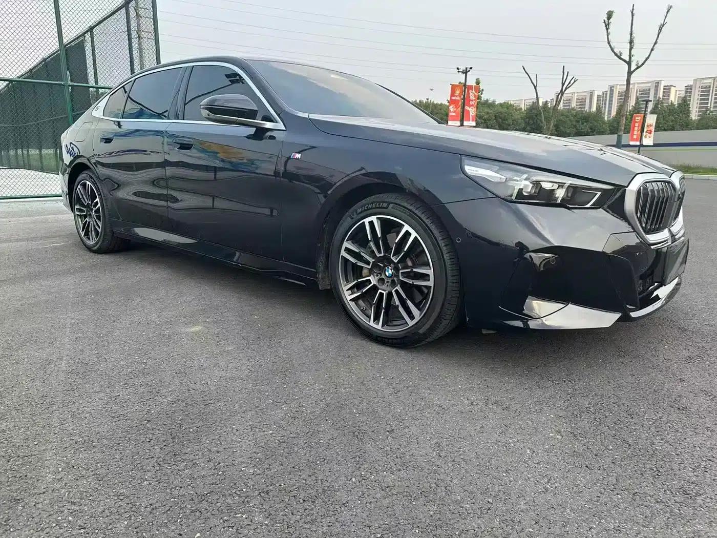 2024 BMW 5 Series 530Li Leading Edition M Sport Package — миниатюра 3