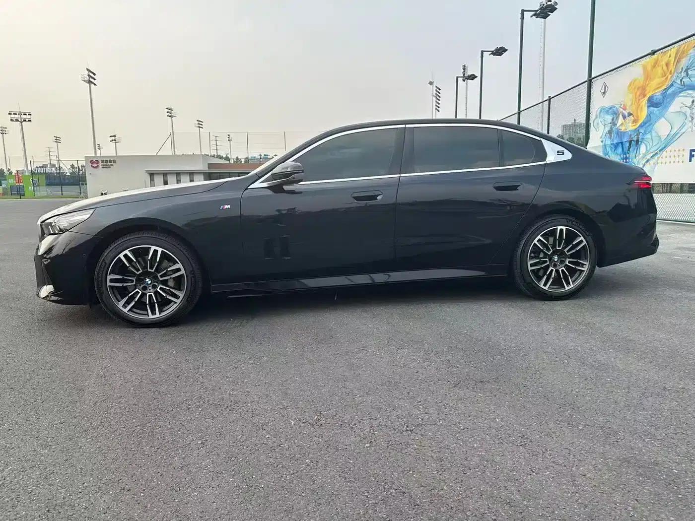 2024 BMW 5 Series 530Li Leading Edition M Sport Package — миниатюра 8