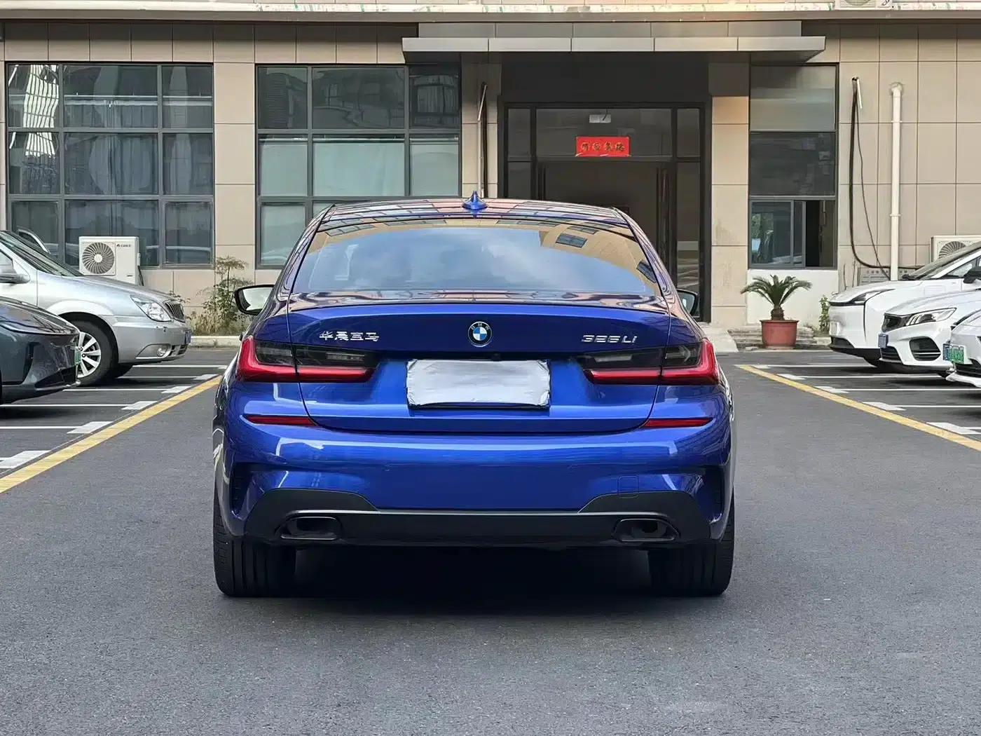 2021 BMW 3 Series 325Li M Sport Shadow Edition — миниатюра 8
