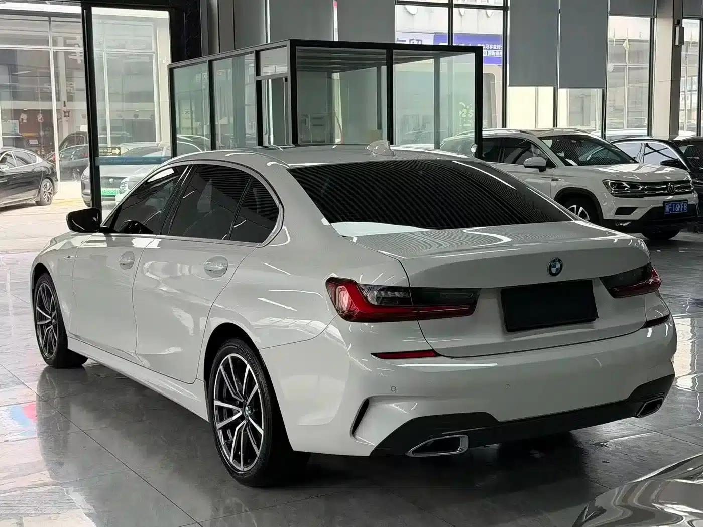 2022 BMW 3 Series 320Li M Sport Package — миниатюра 10