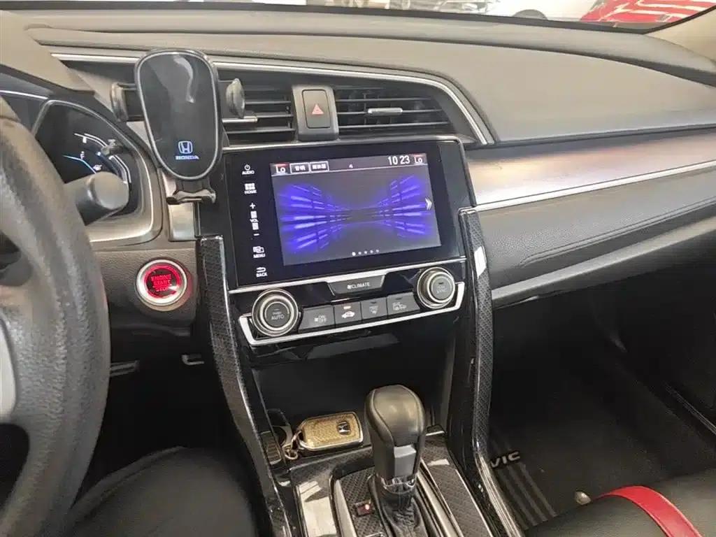 2016 Civic 220TURBO CVT Luxury Edition — миниатюра 13