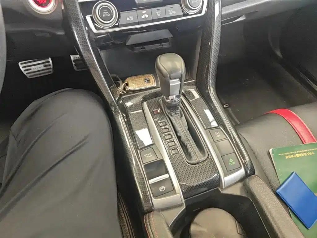 2016 Civic 220TURBO CVT Luxury Edition — миниатюра 14