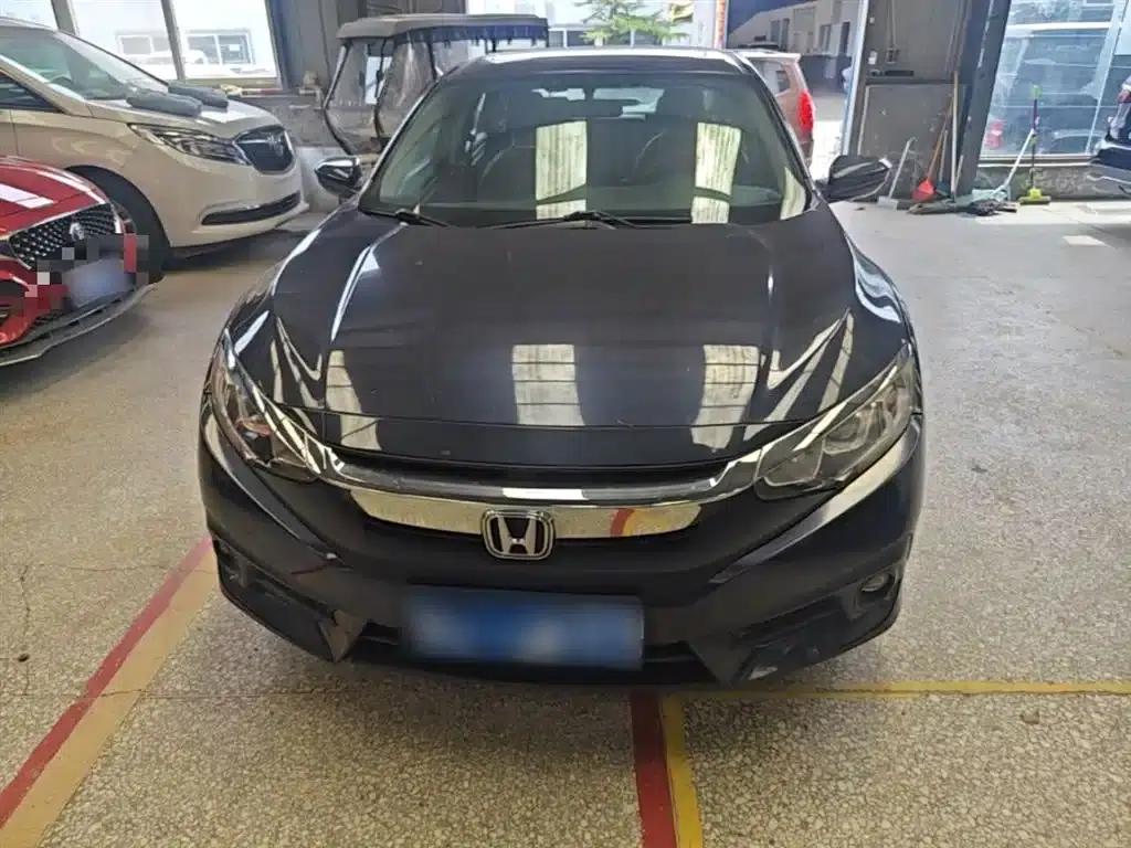 2016 Civic 220TURBO CVT Luxury Edition — миниатюра 3