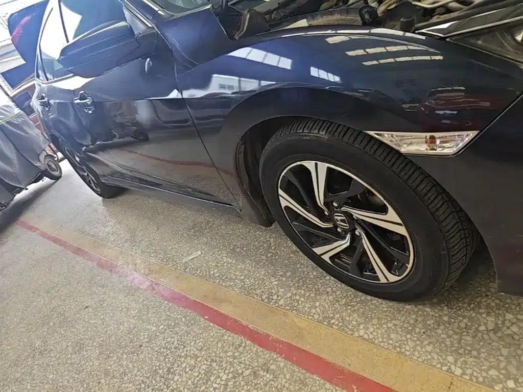 2016 Civic 220TURBO CVT Luxury Edition — миниатюра 21