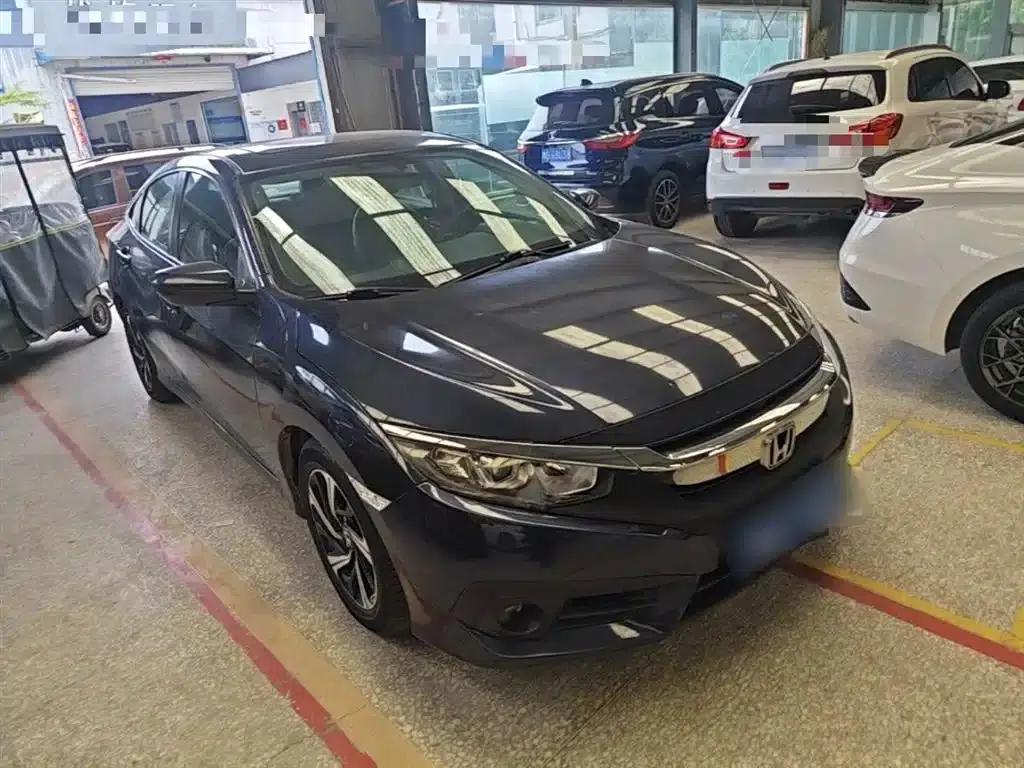 2016 Civic 220TURBO CVT Luxury Edition — миниатюра 4