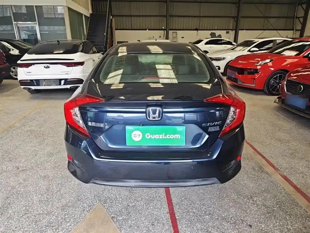 2016 Civic 220TURBO CVT Luxury Edition — миниатюра 6