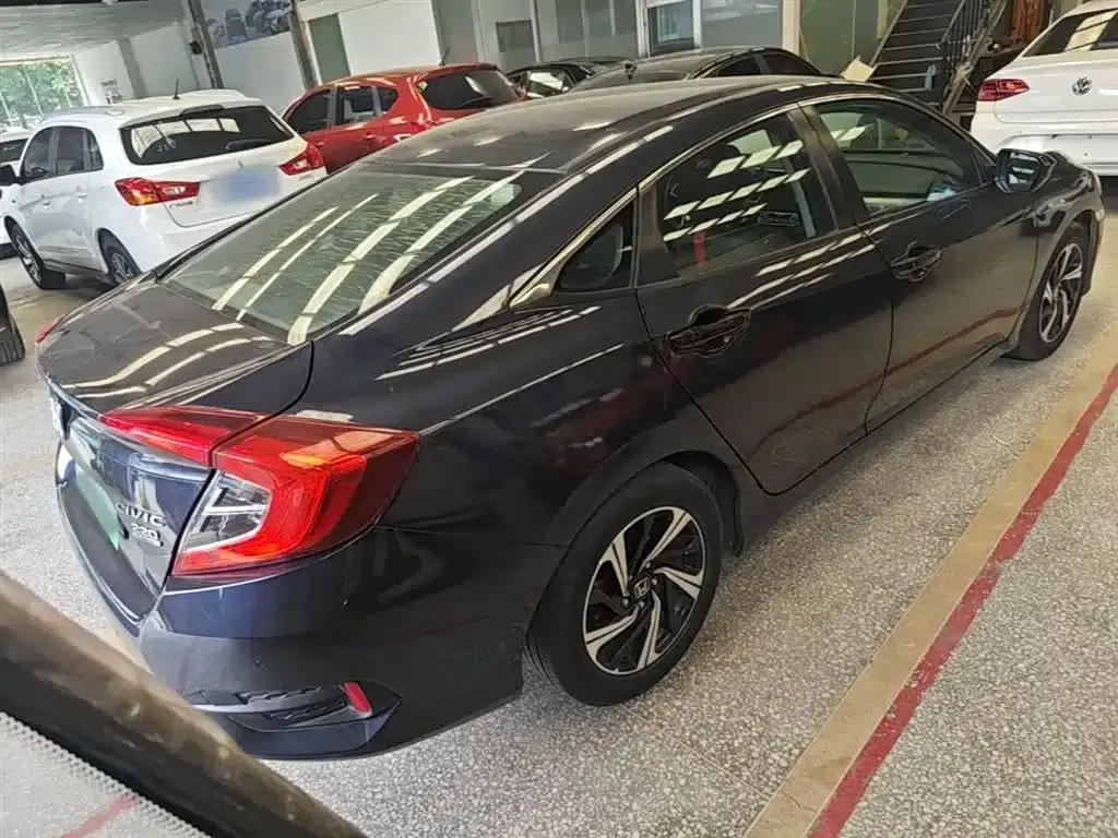 2016 Civic 220TURBO CVT Luxury Edition — миниатюра 7