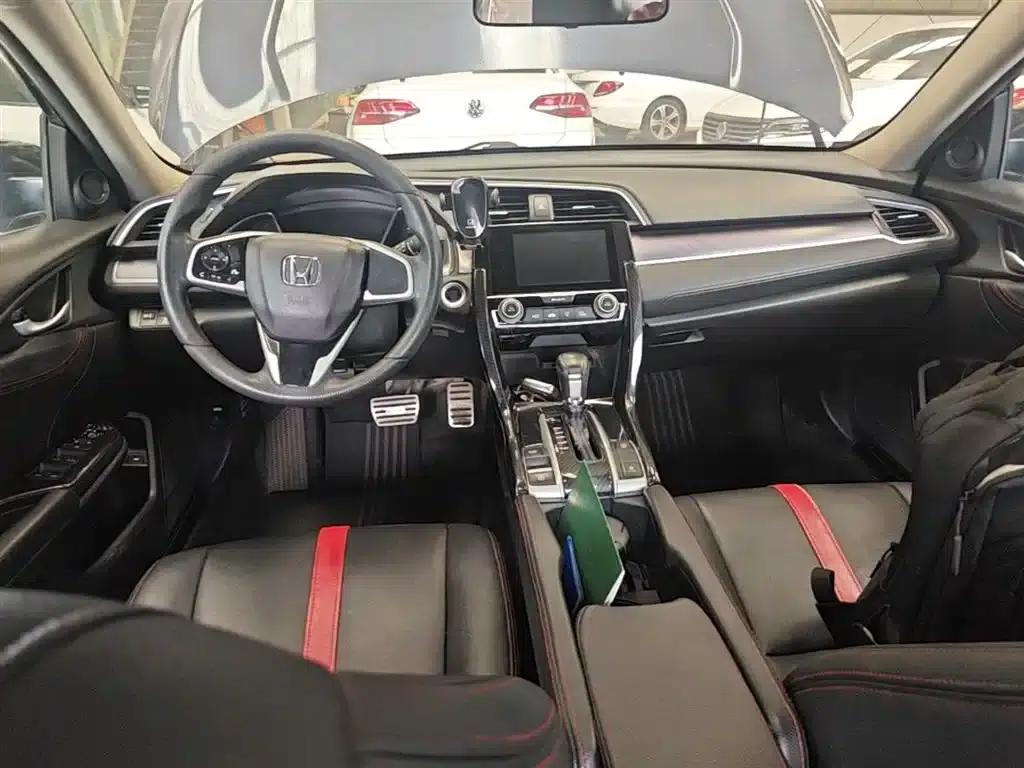 2016 Civic 220TURBO CVT Luxury Edition — миниатюра 10
