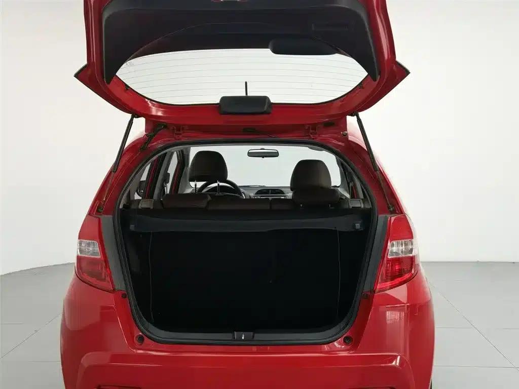 Honda Fit 2011 1.3L Automatic Comfort Edition — миниатюра 16