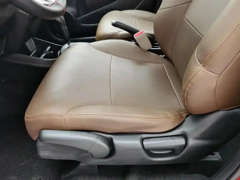Honda Fit 2011 1.3L Automatic Comfort Edition — миниатюра 20