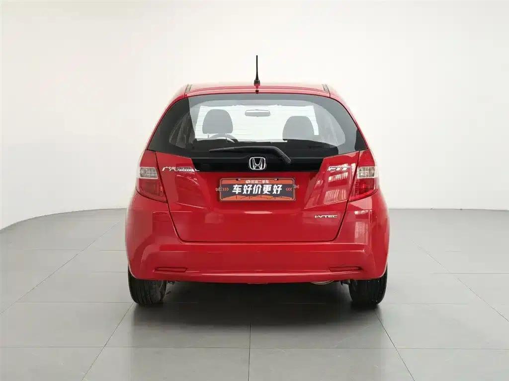 Honda Fit 2011 1.3L Automatic Comfort Edition — миниатюра 4