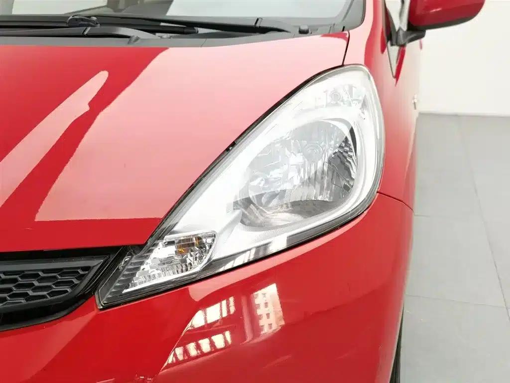 Honda Fit 2011 1.3L Automatic Comfort Edition — миниатюра 7