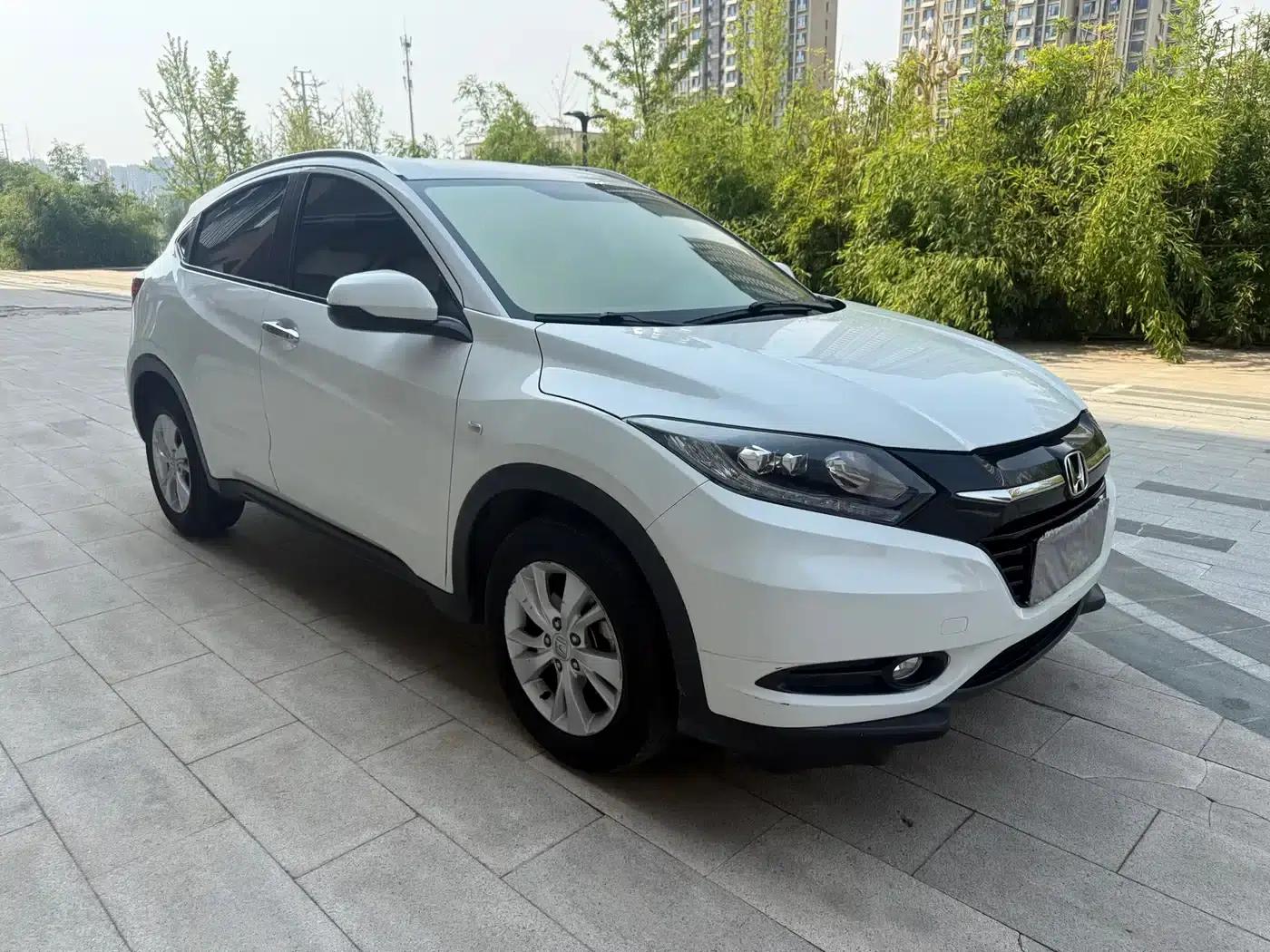 Vezel 2018 1.5L CVT 2WD Tech Elite — миниатюра 3