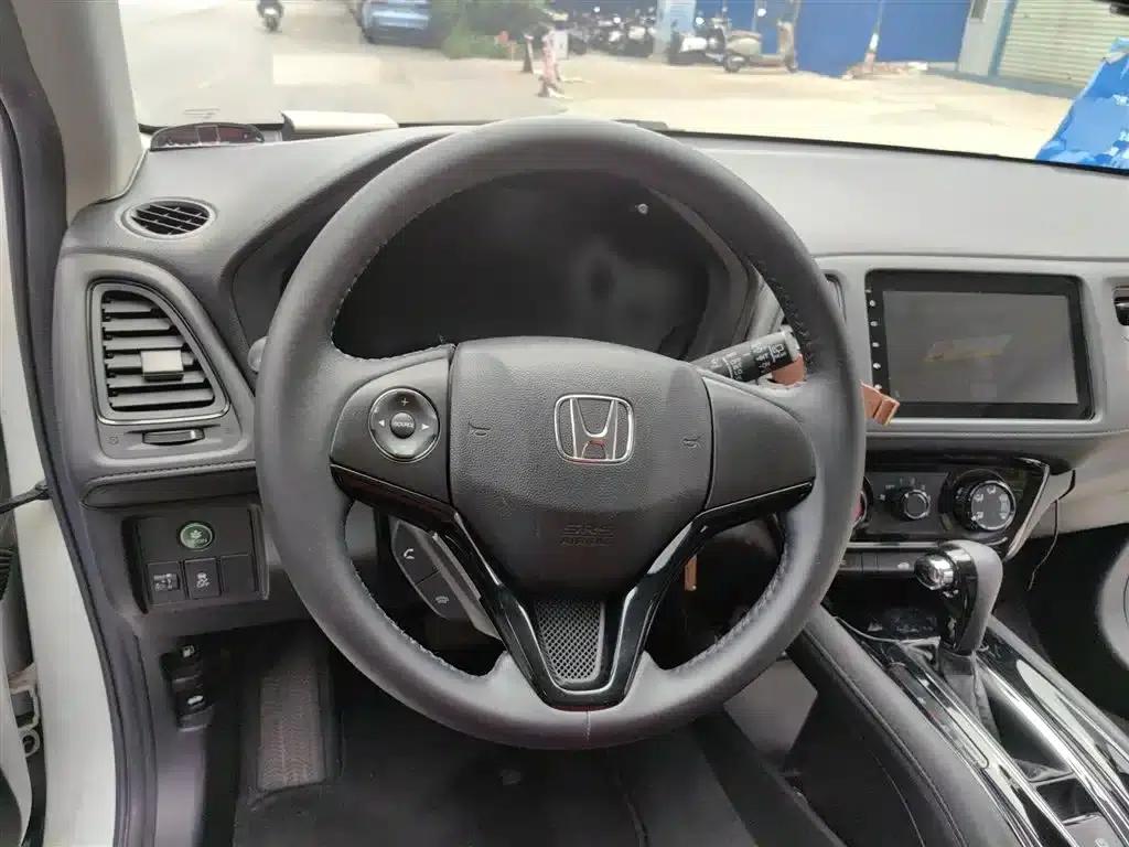Vezel 2015 1.5L CVT 2WD Comfort Model — миниатюра 3