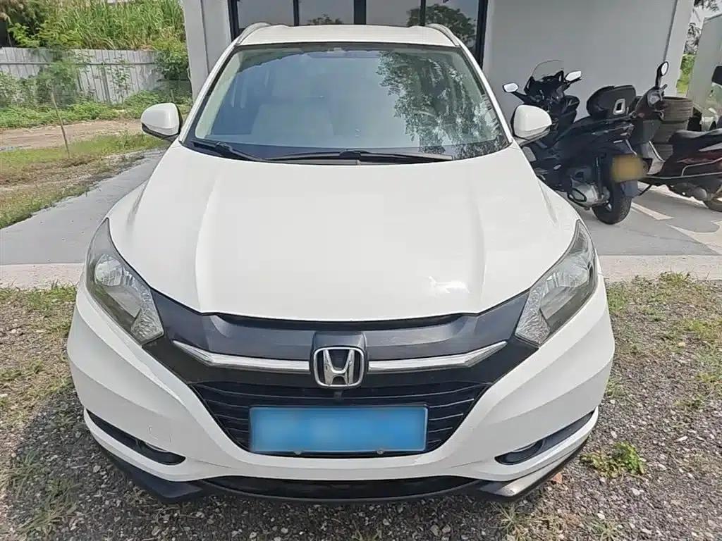 Vezel 2015 1.5L CVT 2WD Comfort Model — миниатюра 3