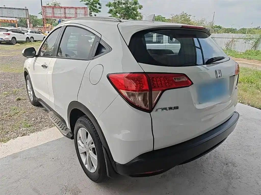 Vezel 2015 1.5L CVT 2WD Comfort Model — миниатюра 5