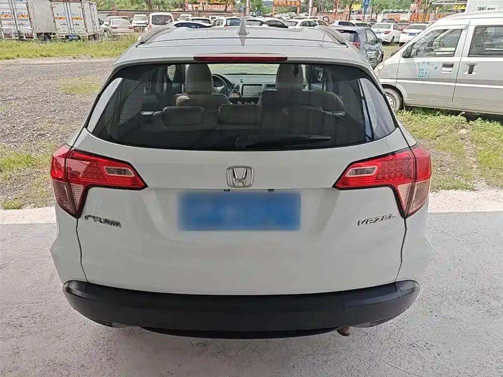 Vezel 2015 1.5L CVT 2WD Comfort Model — миниатюра 6