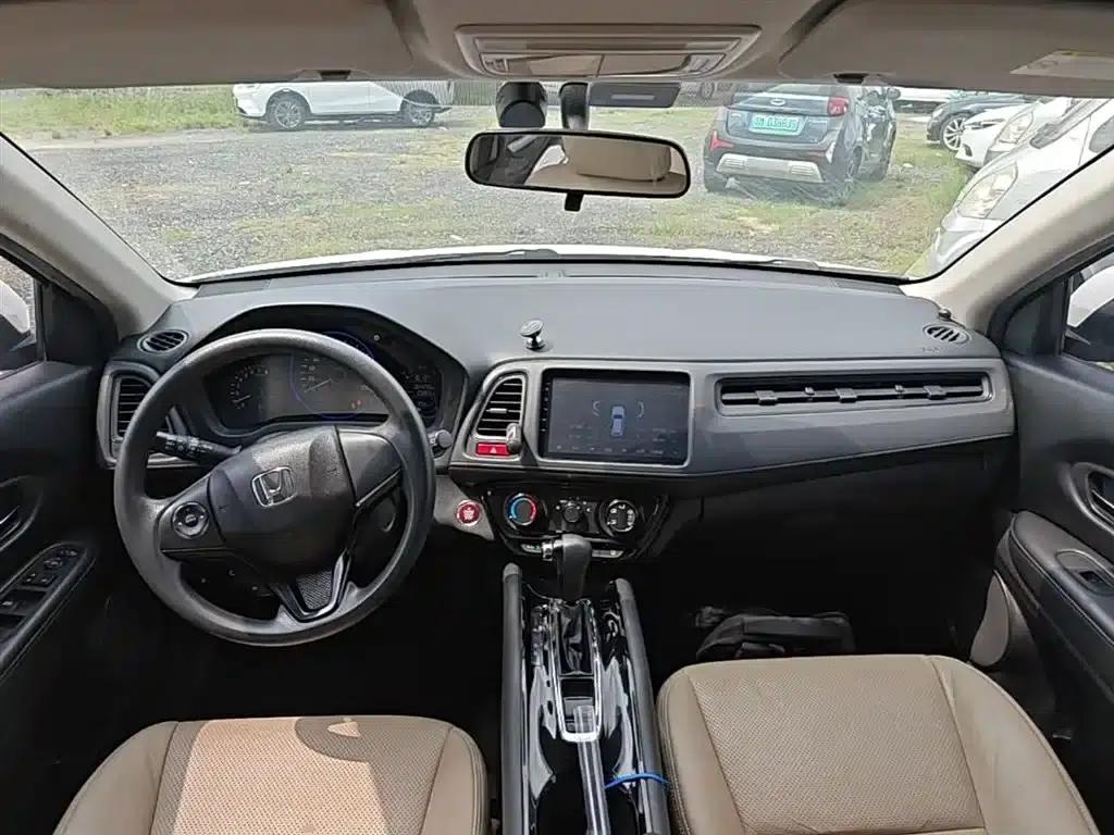 Vezel 2015 1.5L CVT 2WD Comfort Model — миниатюра 10