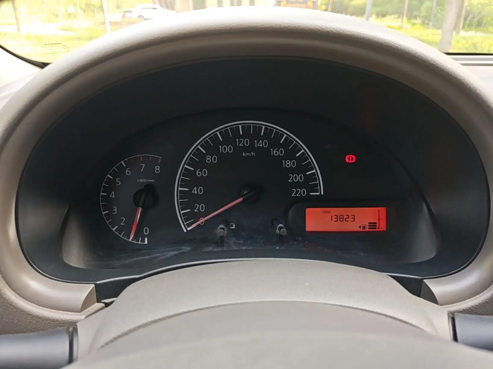 Nissan Sunny 2015 1.5XE Manual Comfort Edition — миниатюра 14